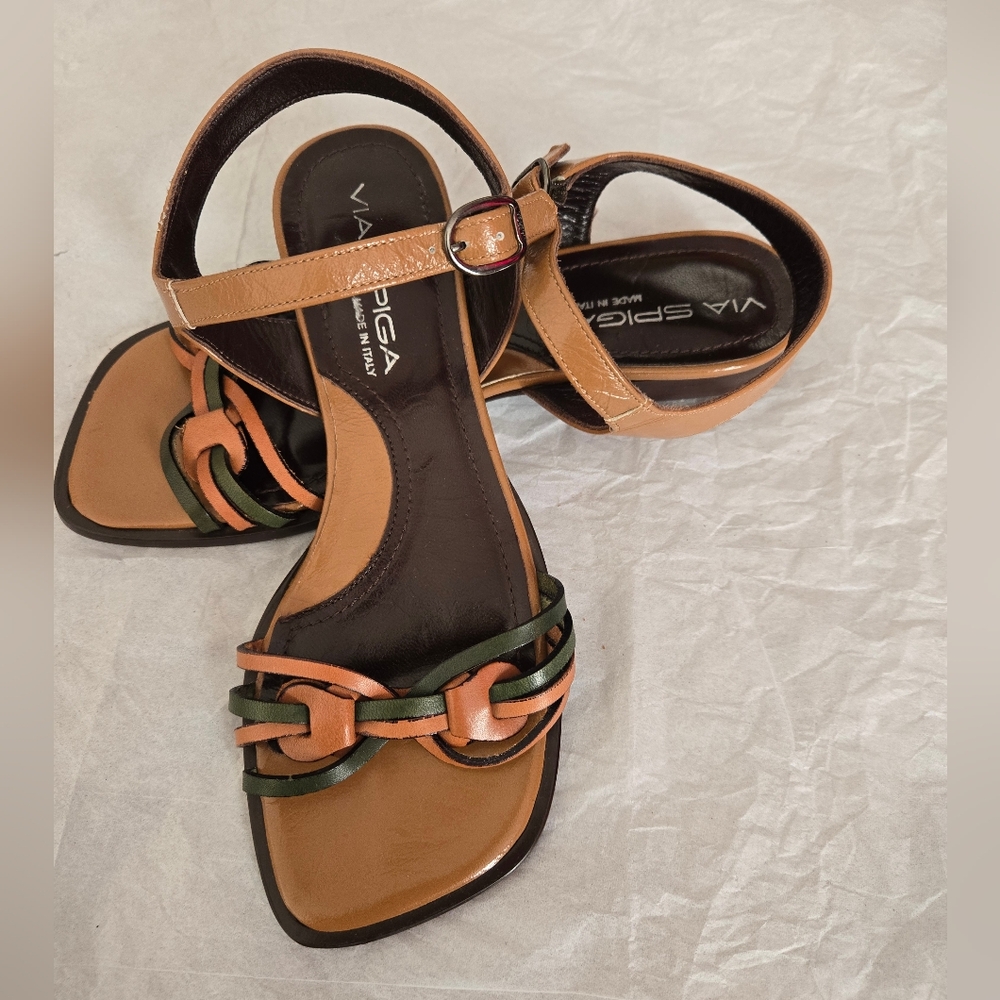 NWOB Via Spiga Women's Tan and Green Sandals